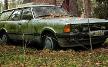 What To Do With A Junk Car That's Been In An Accident?